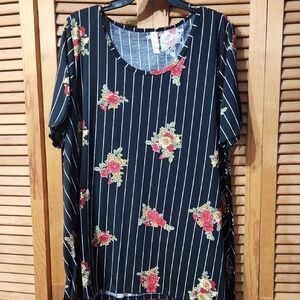 LuLaRoe Black Floral Short Sleeve Blouse Sz XL